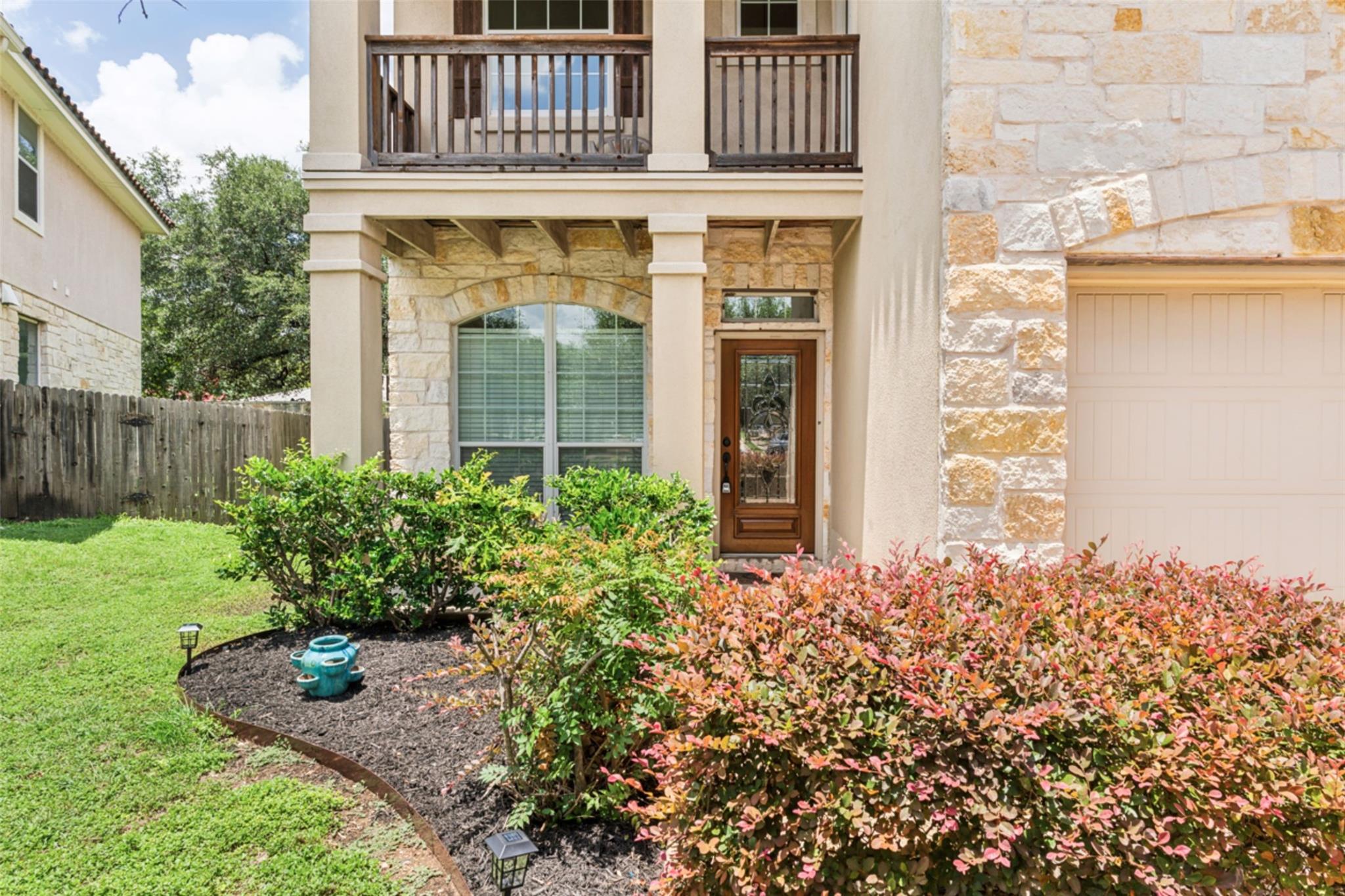 15528 Interlachen Dr Property Photo 3
