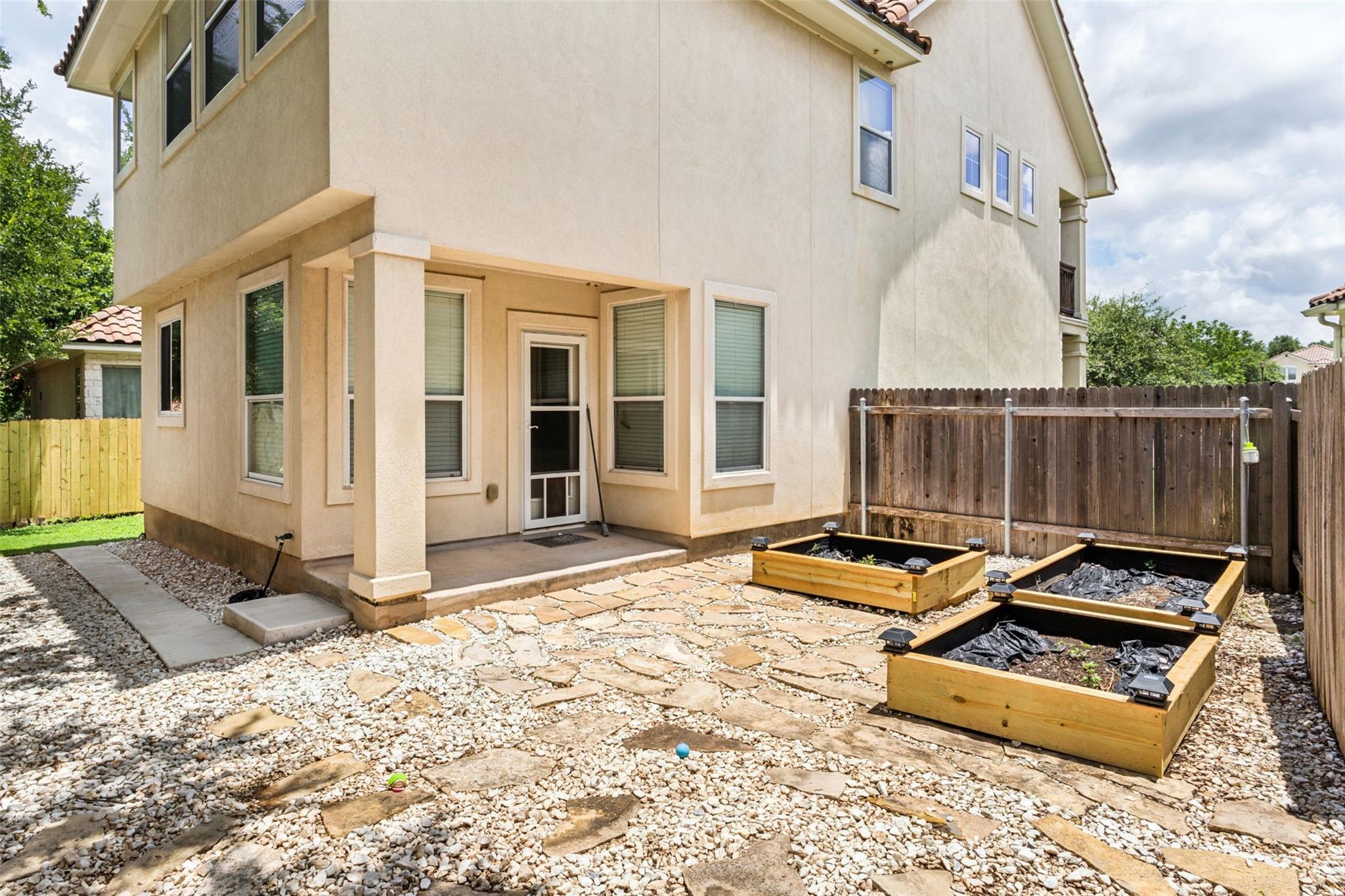 15528 Interlachen Dr Property Photo 4