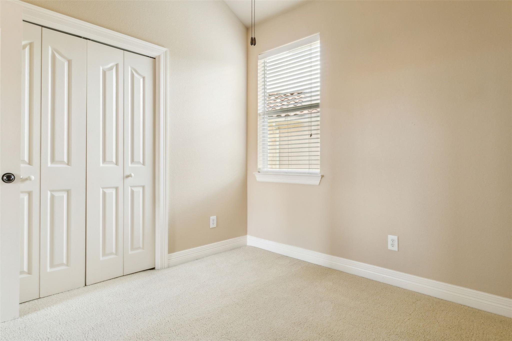 15528 Interlachen Dr Property Photo 9