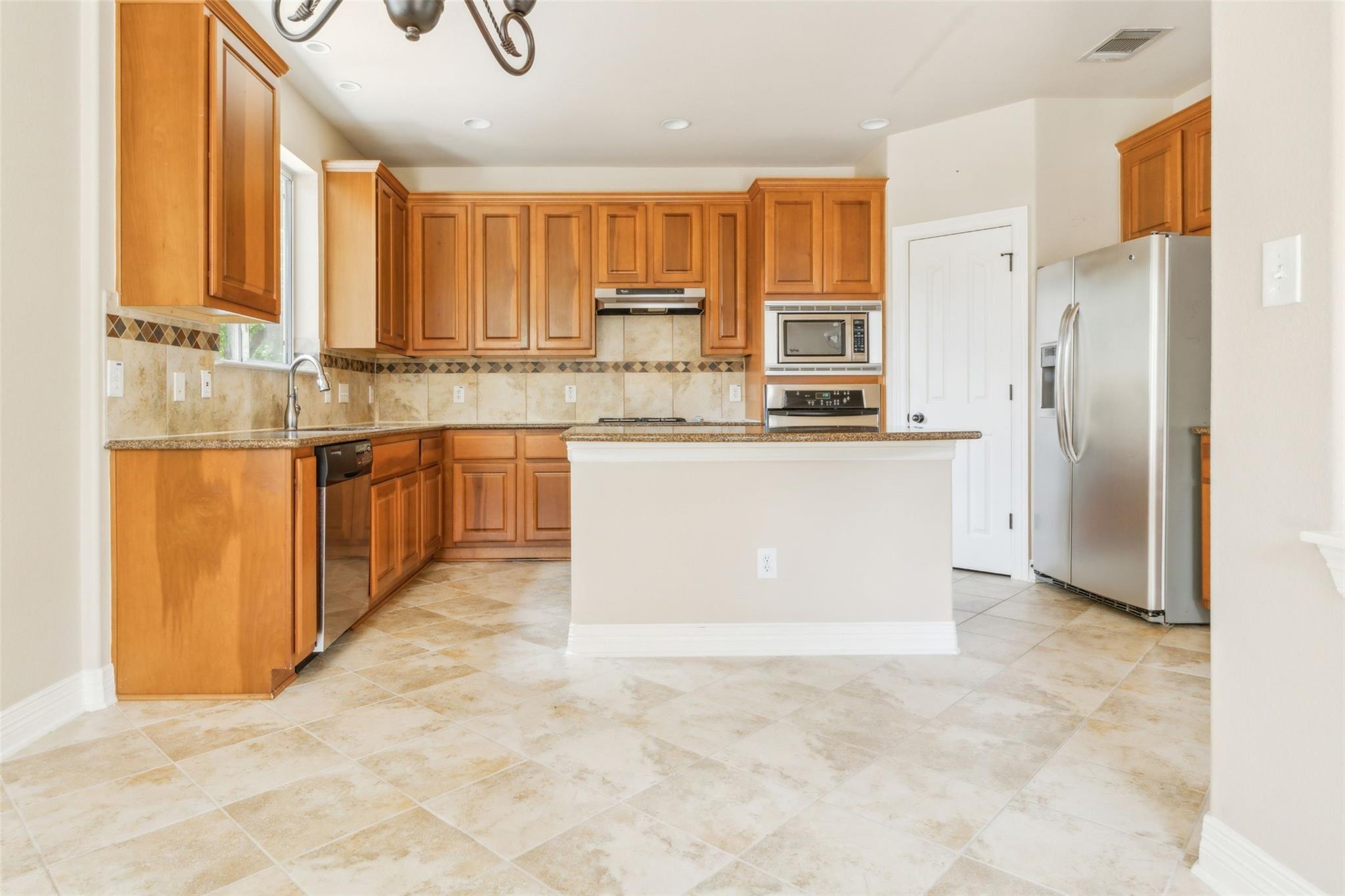 15528 Interlachen Dr Property Photo 25