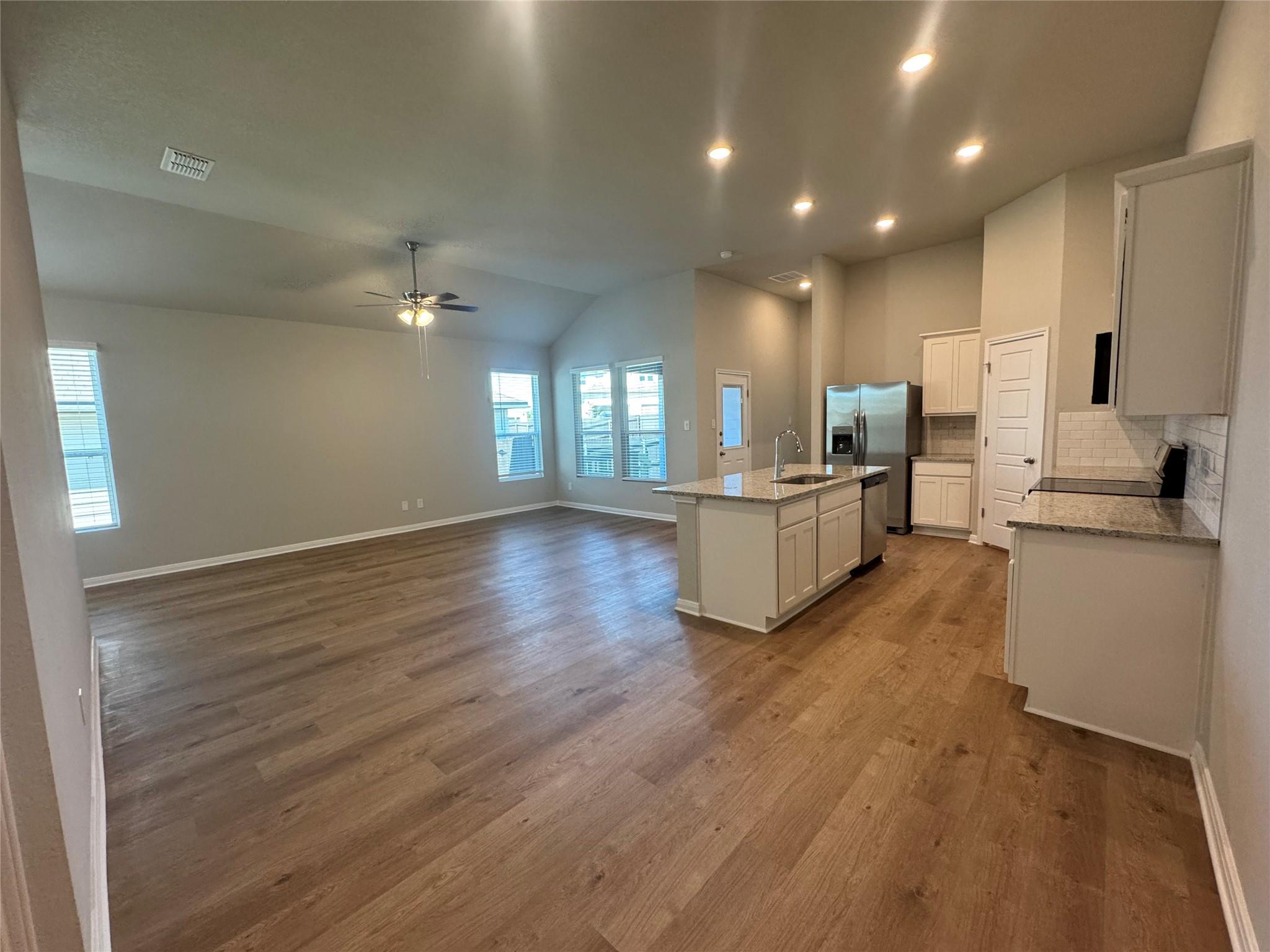 830 Staglin St #b Property Photo 2