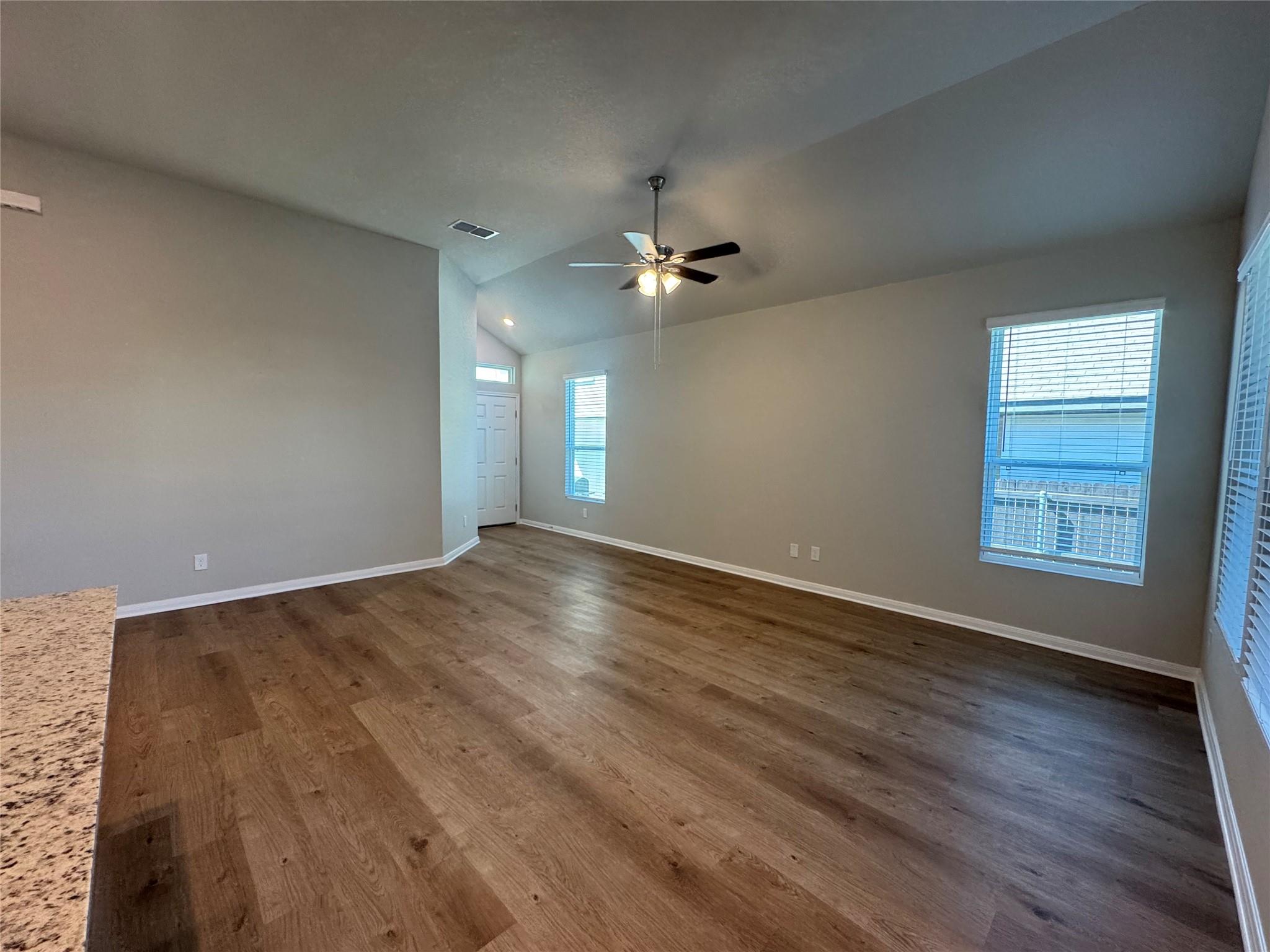 830 Staglin St #b Property Photo 3