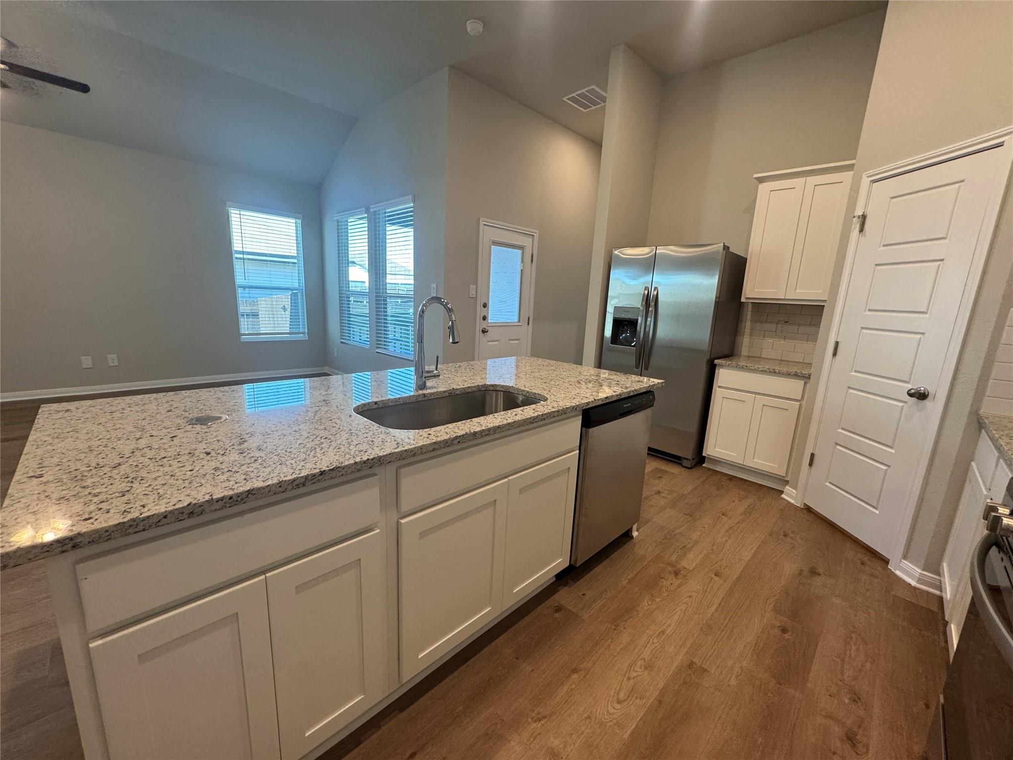 830 Staglin St #b Property Photo 10