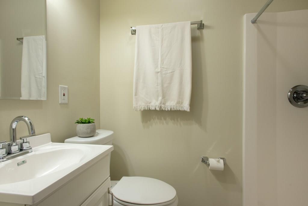 1200 E 11th St #202 Property Photo 14