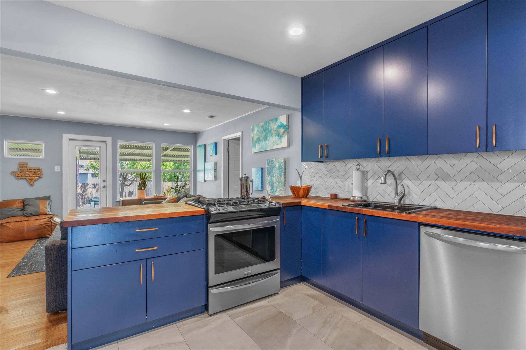 8303 Lazy Ln Property Photo 2