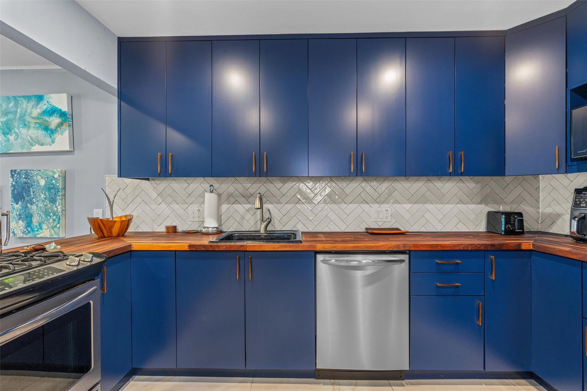 8303 Lazy Ln Property Photo 6