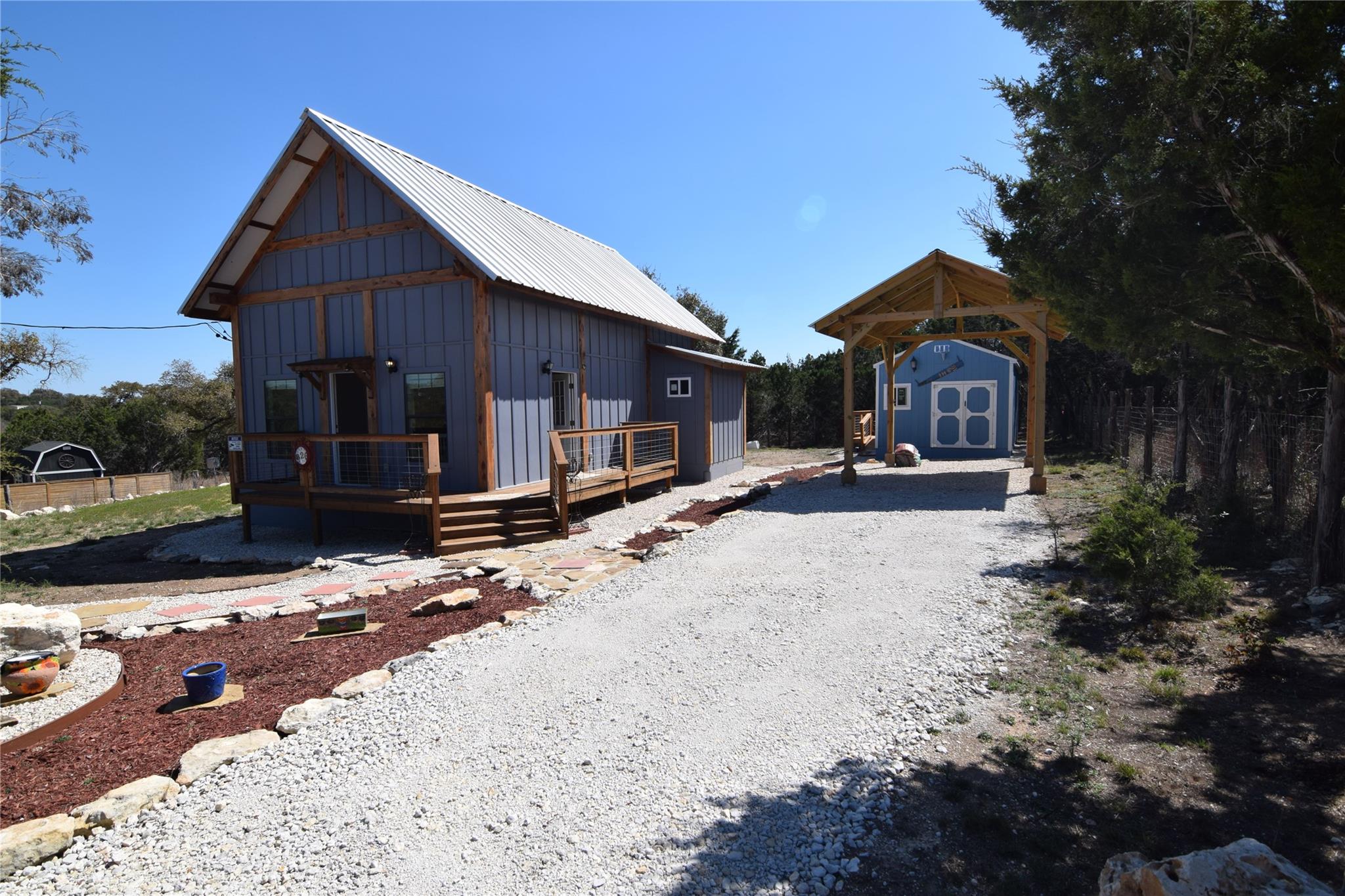 820 Stagecoach Trl Property Photo