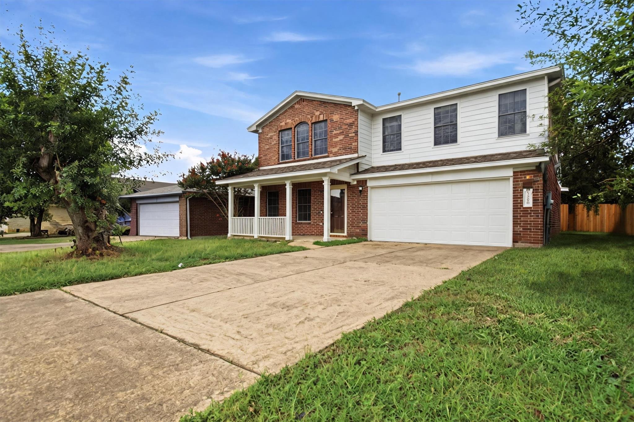 1806 Carriage Hills Trl Property Photo 2