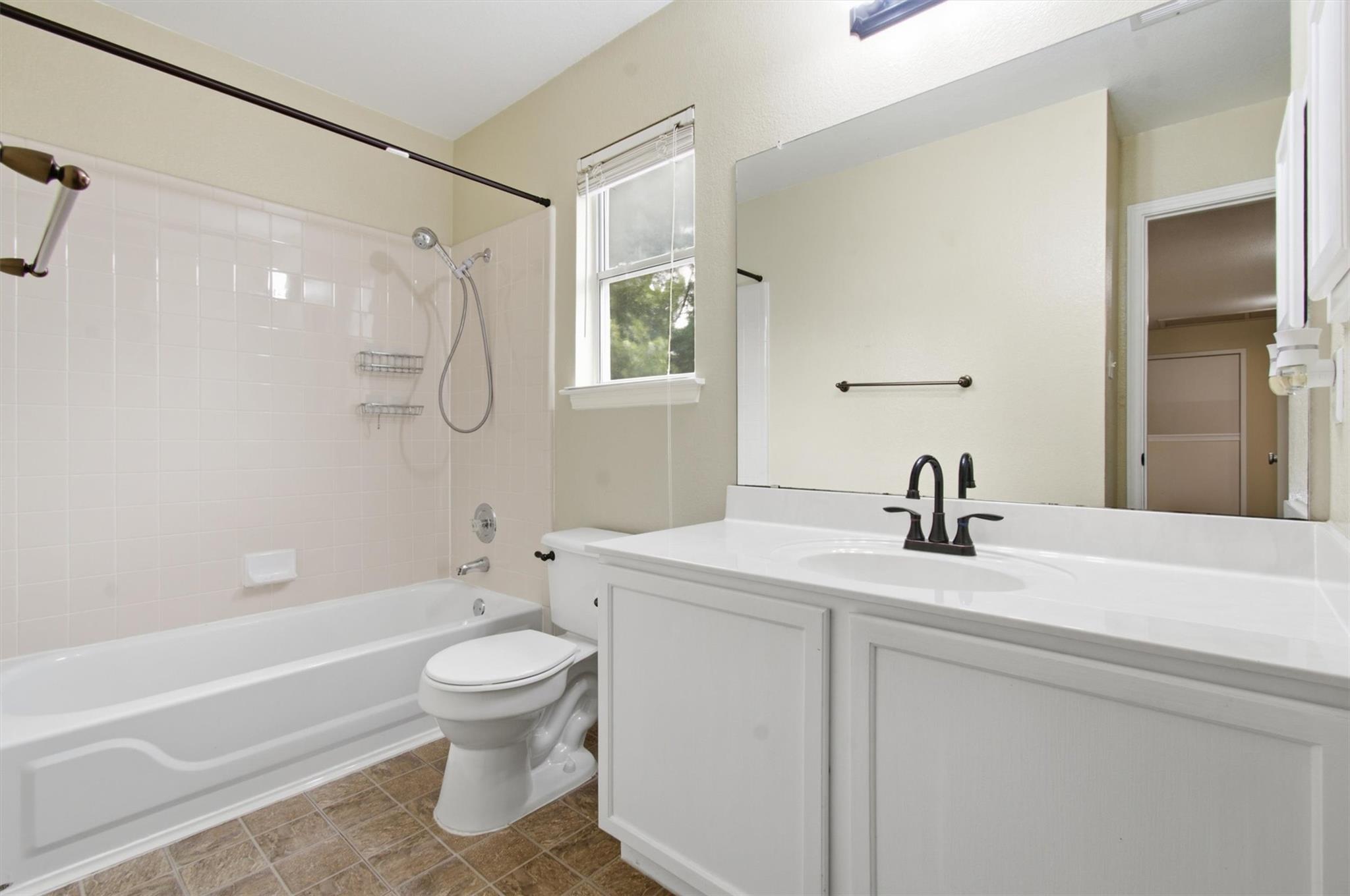 1806 Carriage Hills Trl Property Photo 27
