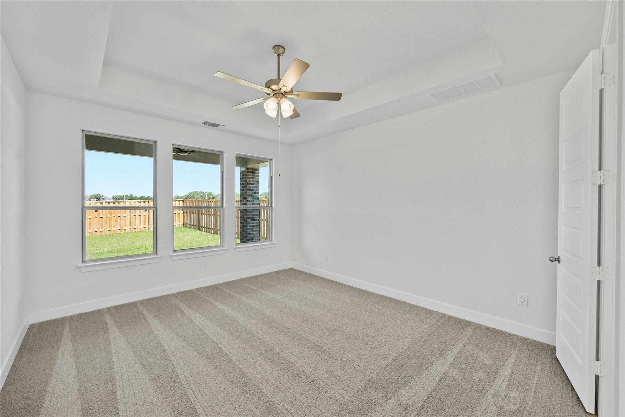 105 Emerald Grove Dr Property Photo 9