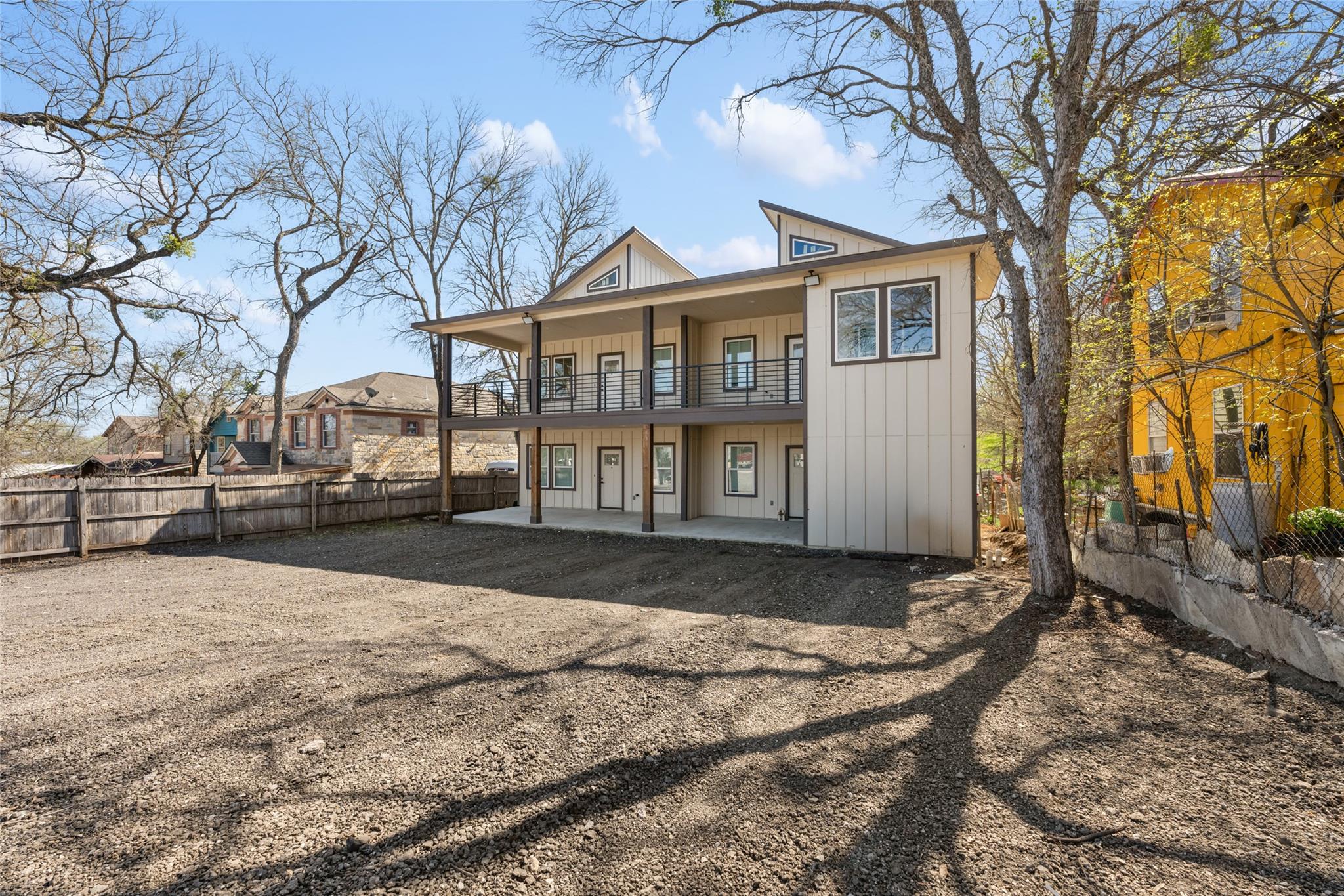 15407 Armstrong Ave Property Photo 3