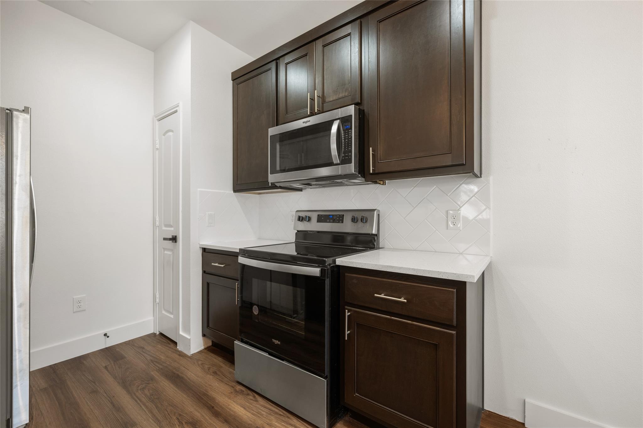 15407 Armstrong Ave Property Photo 13