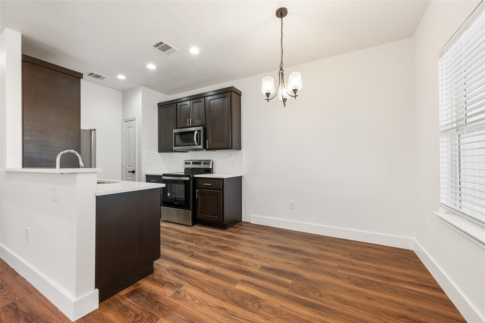 15407 Armstrong Ave Property Photo 15