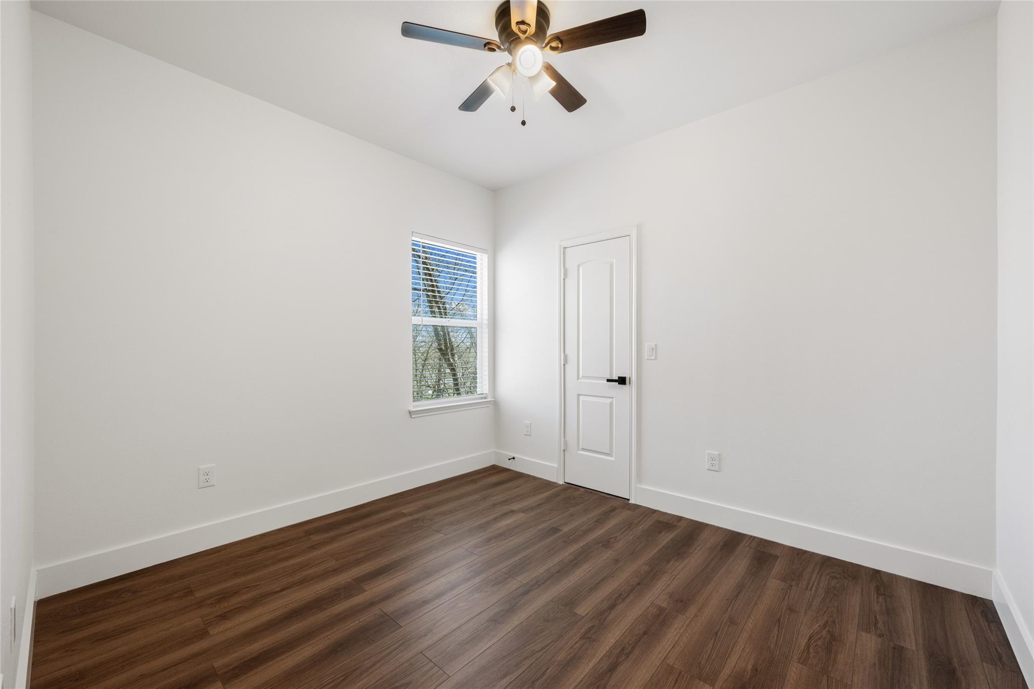 15407 Armstrong Ave Property Photo 22