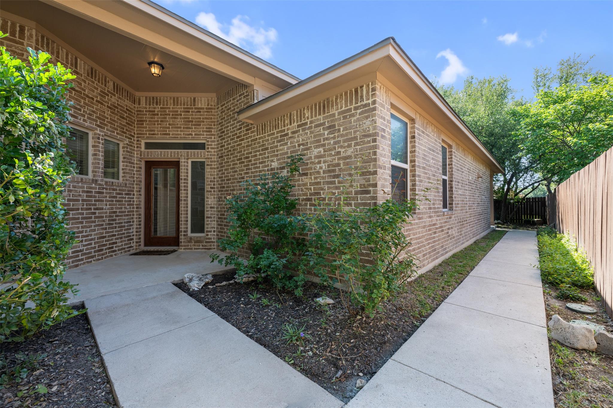 608 Algerita Dr Property Photo 4