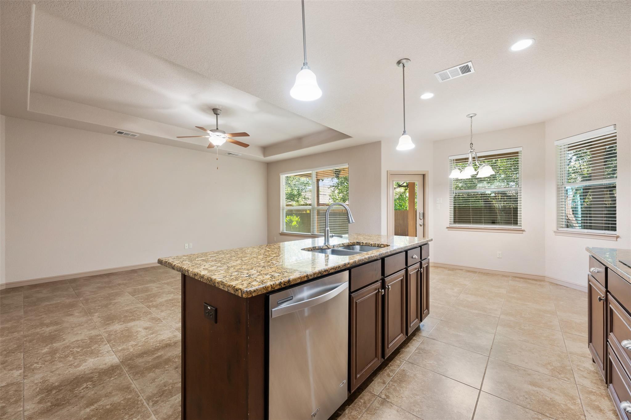 608 Algerita Dr Property Photo 20
