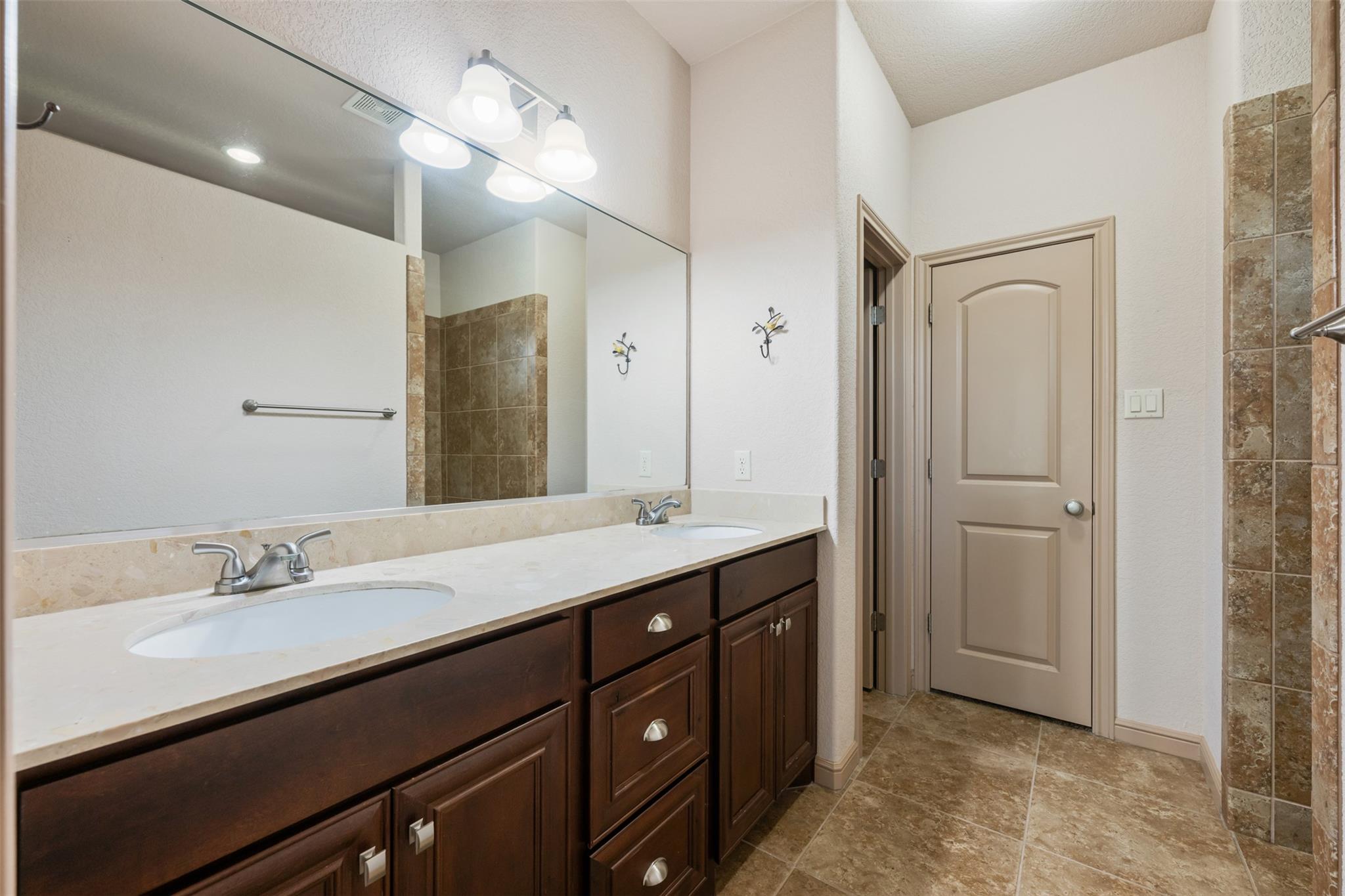 608 Algerita Dr Property Photo 25