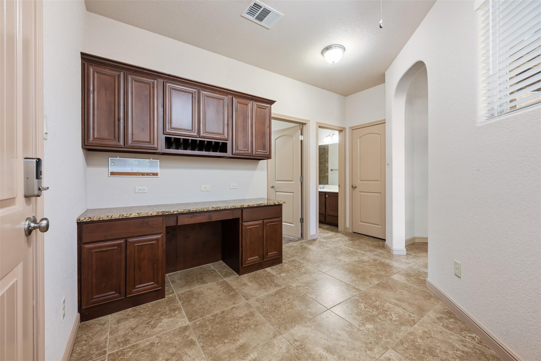 608 Algerita Dr Property Photo 32