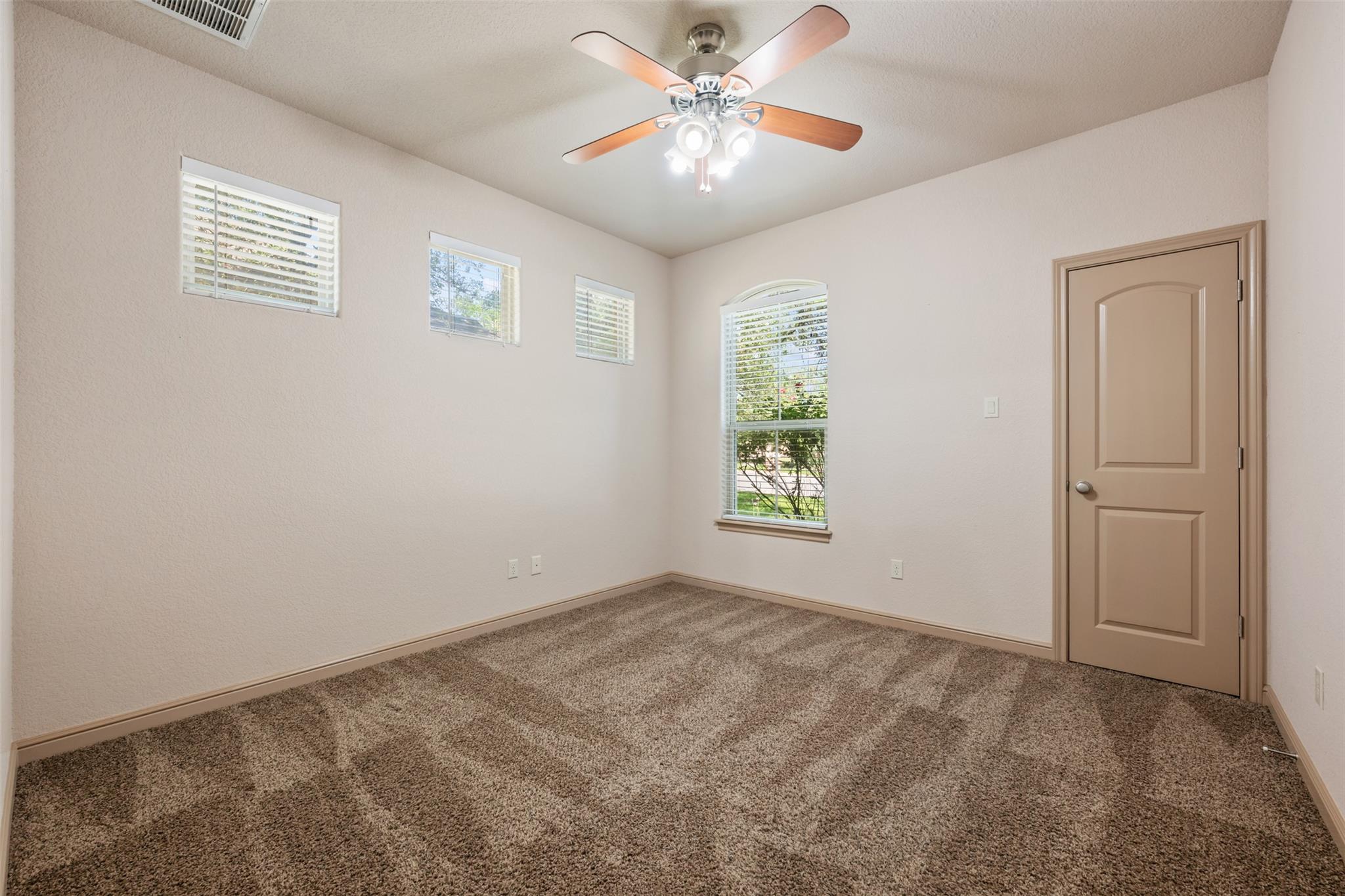 608 Algerita Dr Property Photo 33