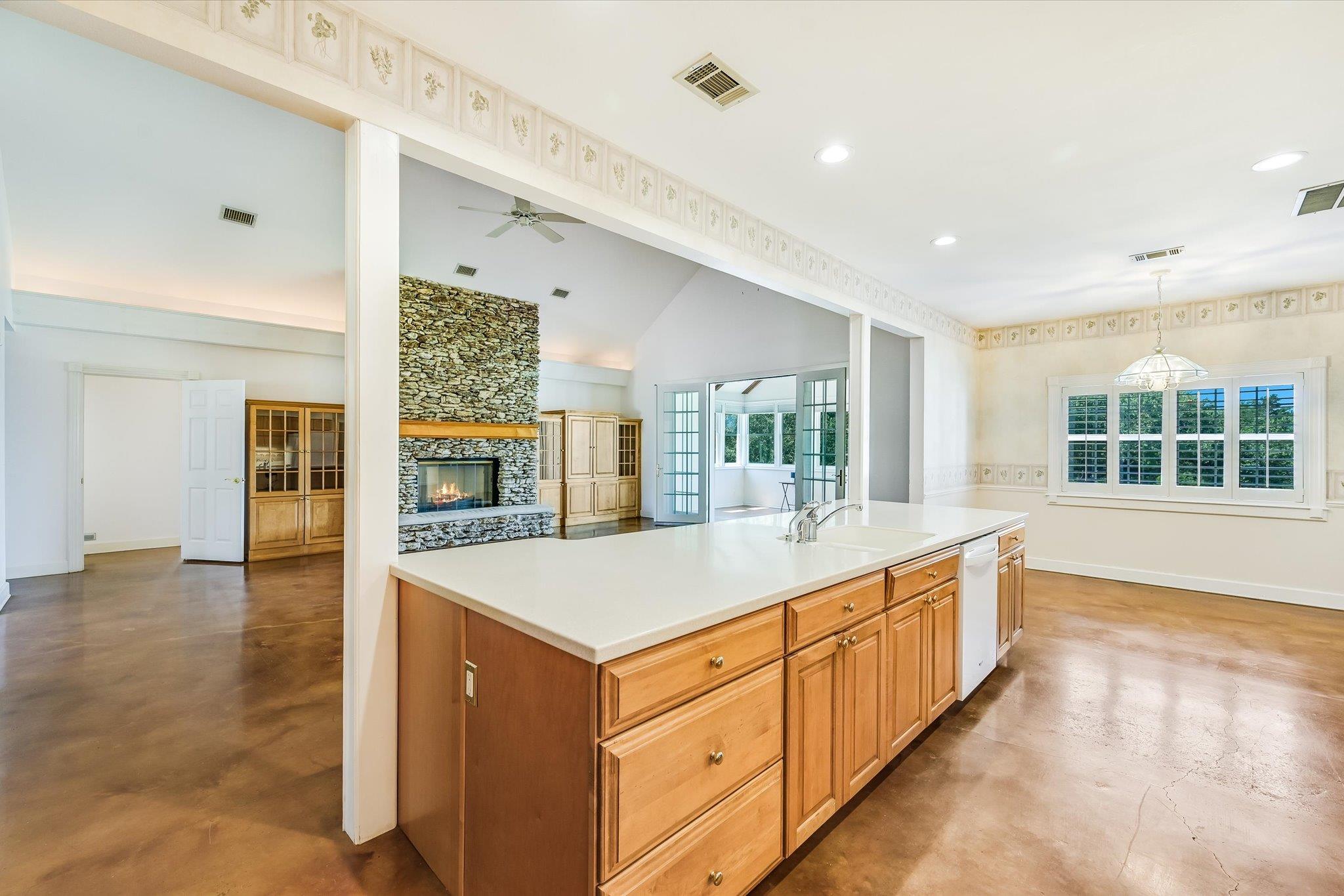 3820 River Rd Property Photo 11