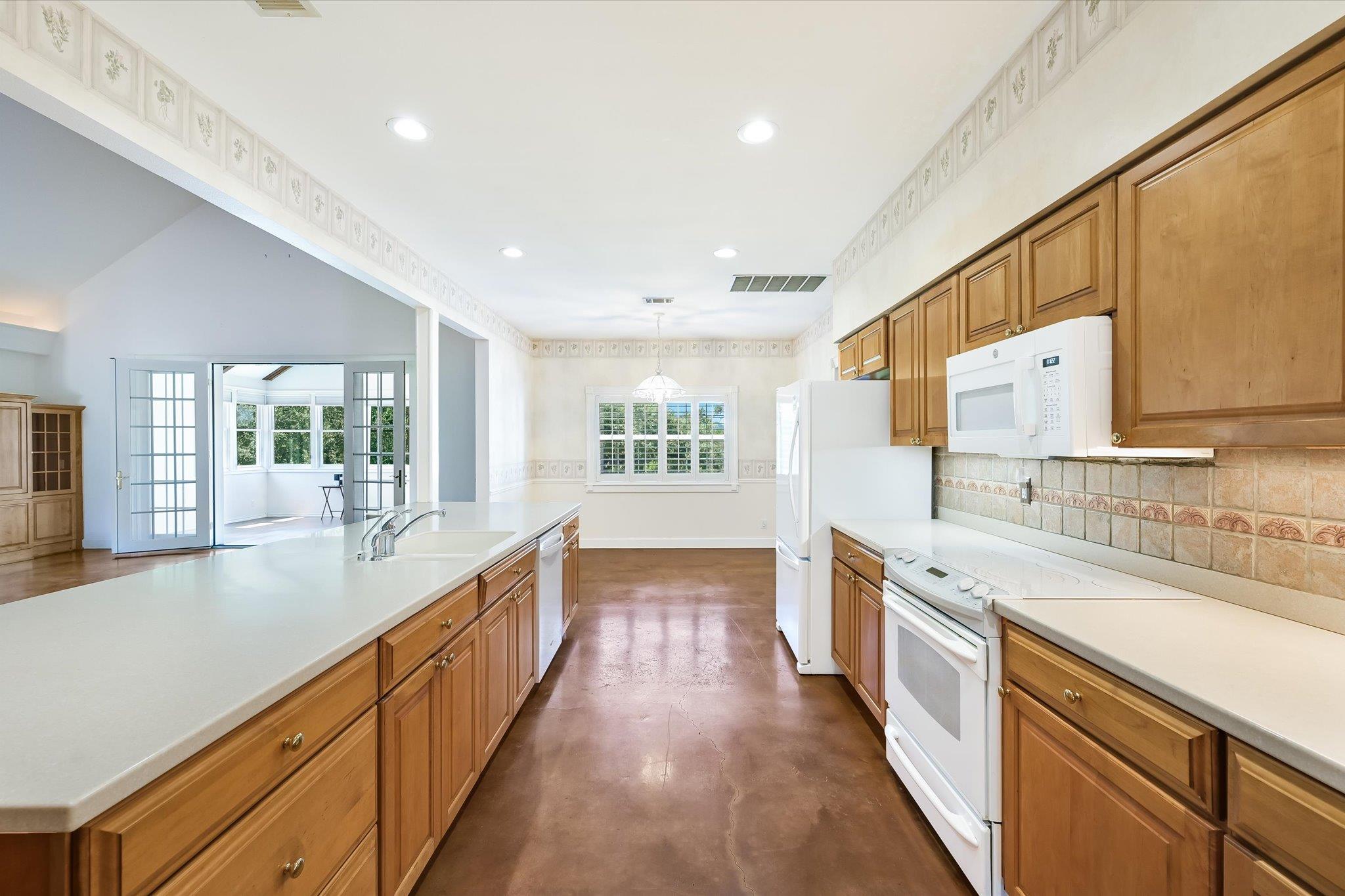 3820 River Rd Property Photo 12