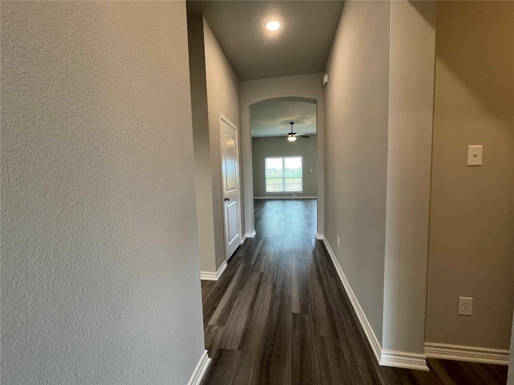 806 Hollyhock Dr Property Photo 3