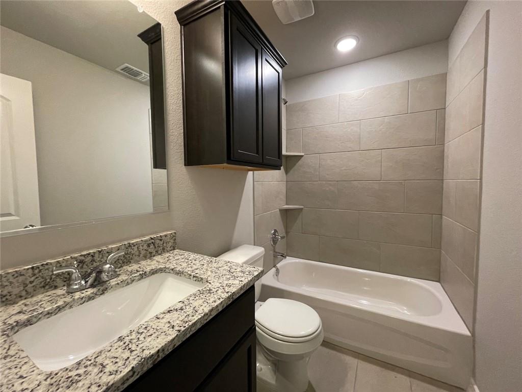 806 Hollyhock Dr Property Photo 6