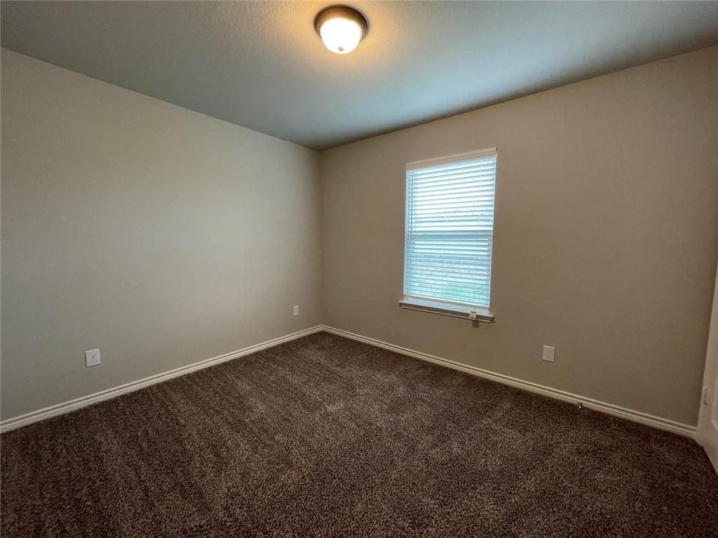 806 Hollyhock Dr Property Photo 8