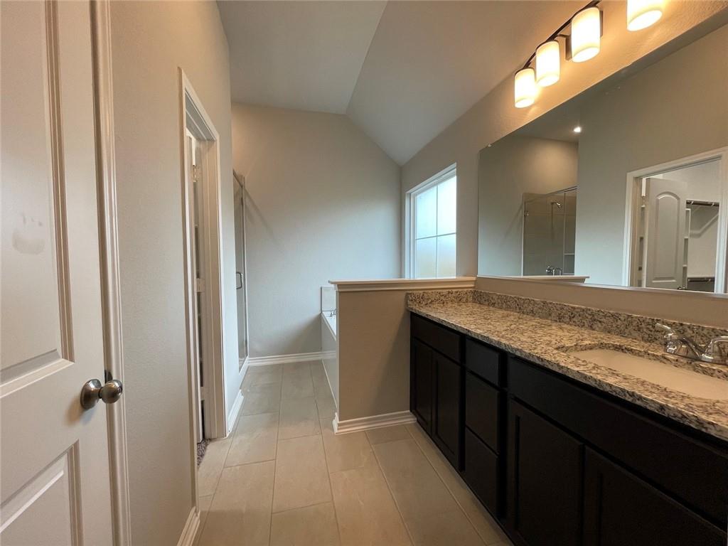 806 Hollyhock Dr Property Photo 17