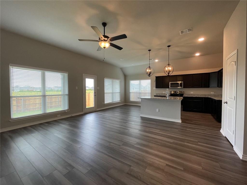 806 Hollyhock Dr Property Photo 26
