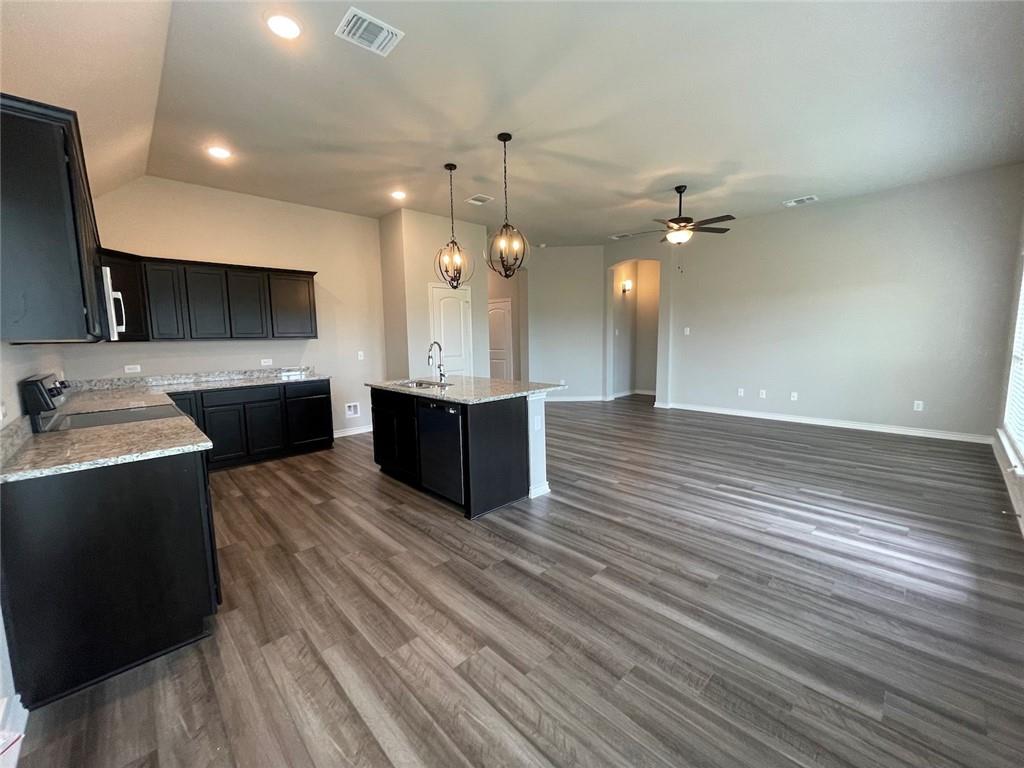 806 Hollyhock Dr Property Photo 28