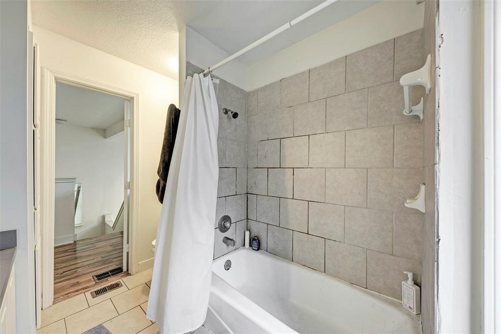 1205 W 22 1/2 St Property Photo 21