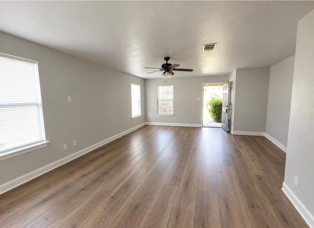 128 Grant Way Property Photo 3