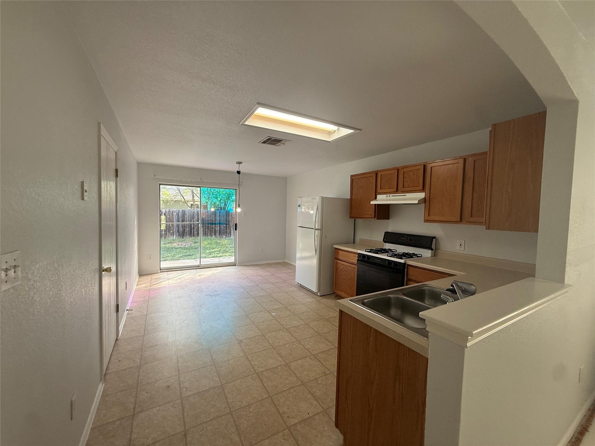 128 Grant Way Property Photo 5
