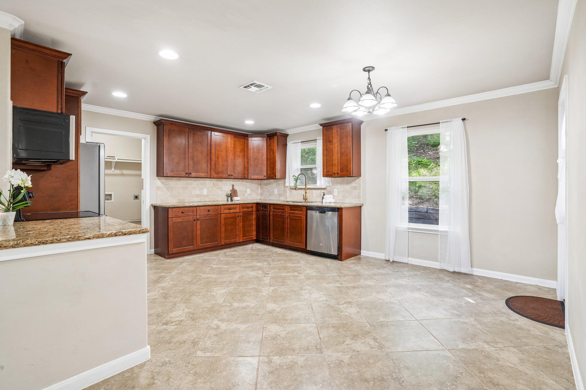 1427 Bonnyview Dr Property Photo 10