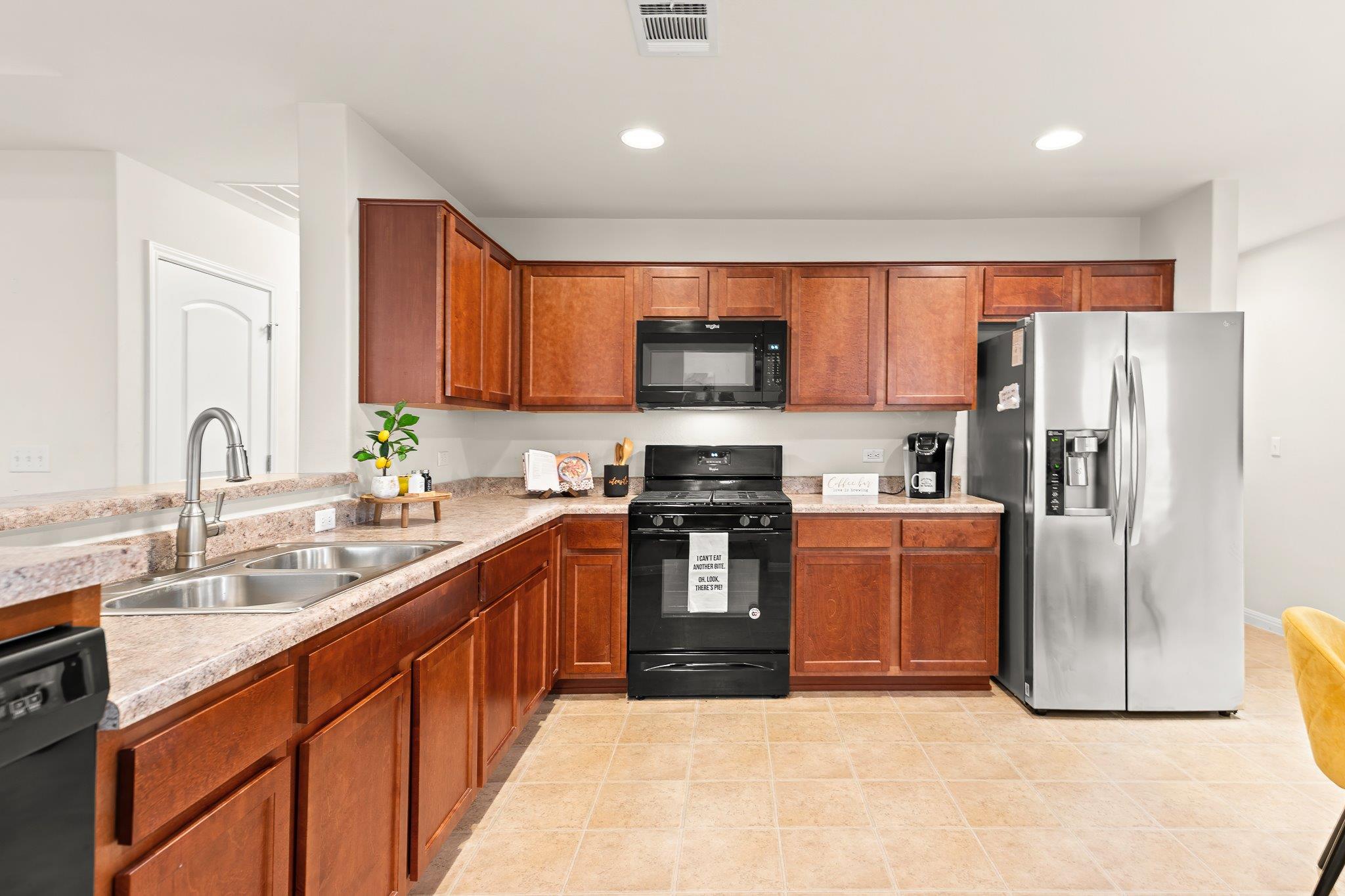 605 Chambers Creek Ct Property Photo 4
