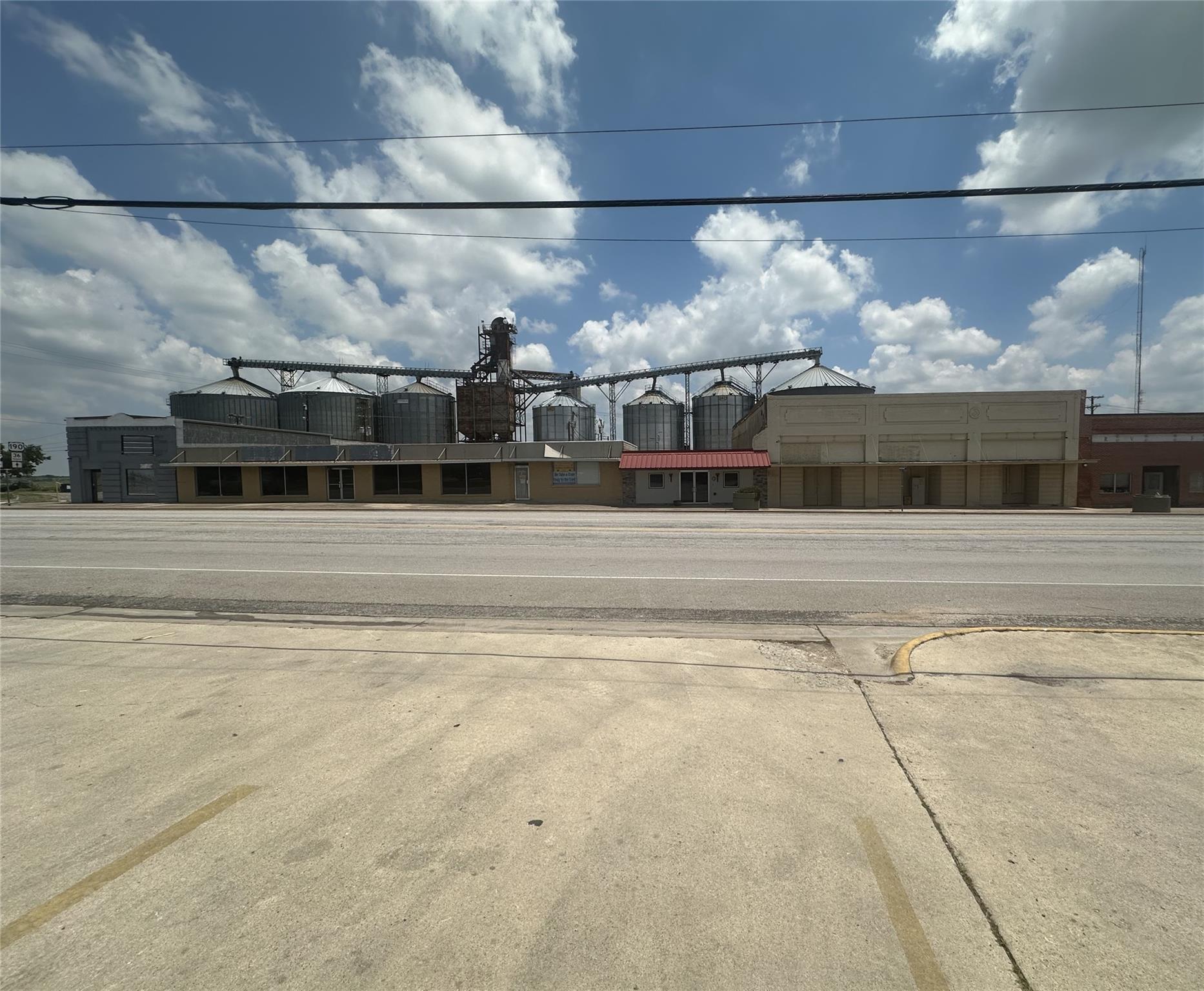 8 W Mesquite Ave Property Photo 1