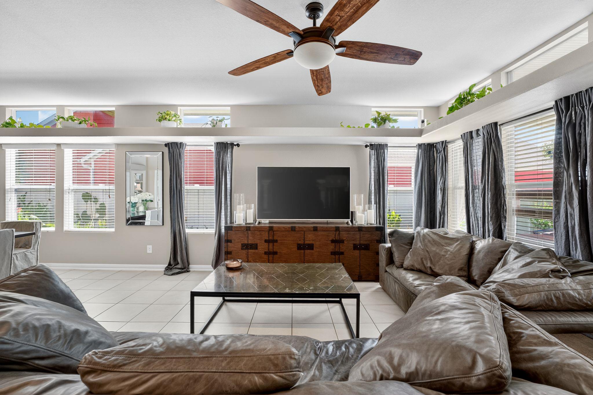 329 Newberry Trl Property Photo 4