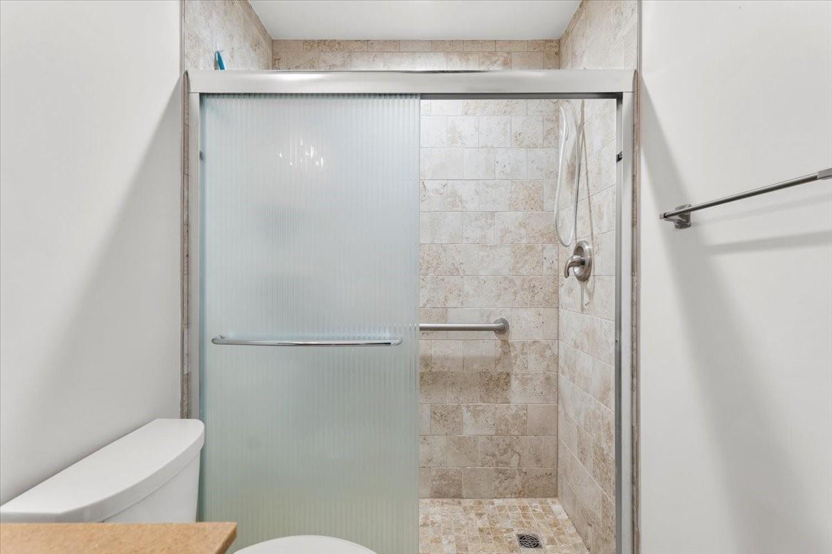 9413 Sherbrooke St Property Photo 26