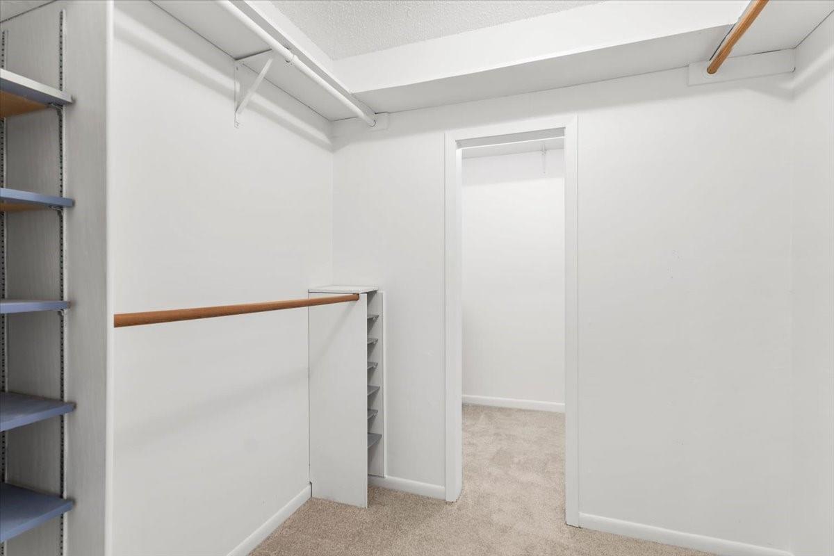 9413 Sherbrooke St Property Photo 27