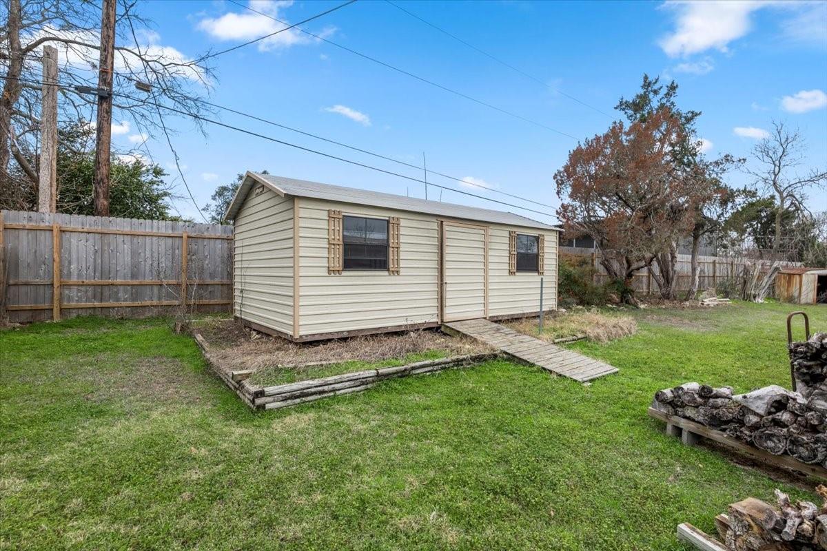 9413 Sherbrooke St Property Photo 31