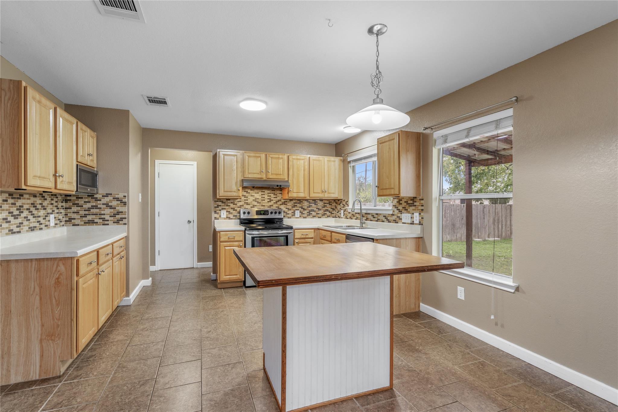 2609 Jason Dr Property Photo 7