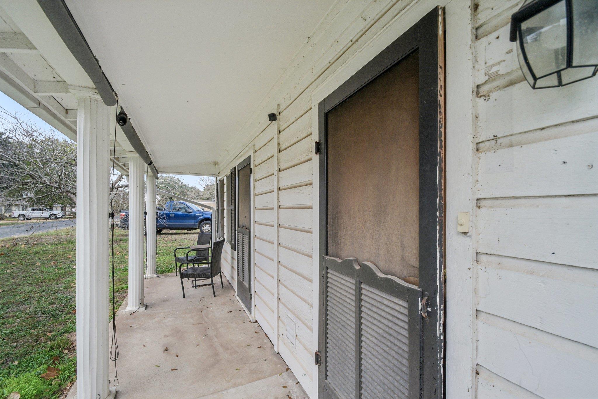 902 Turney St Property Photo 9
