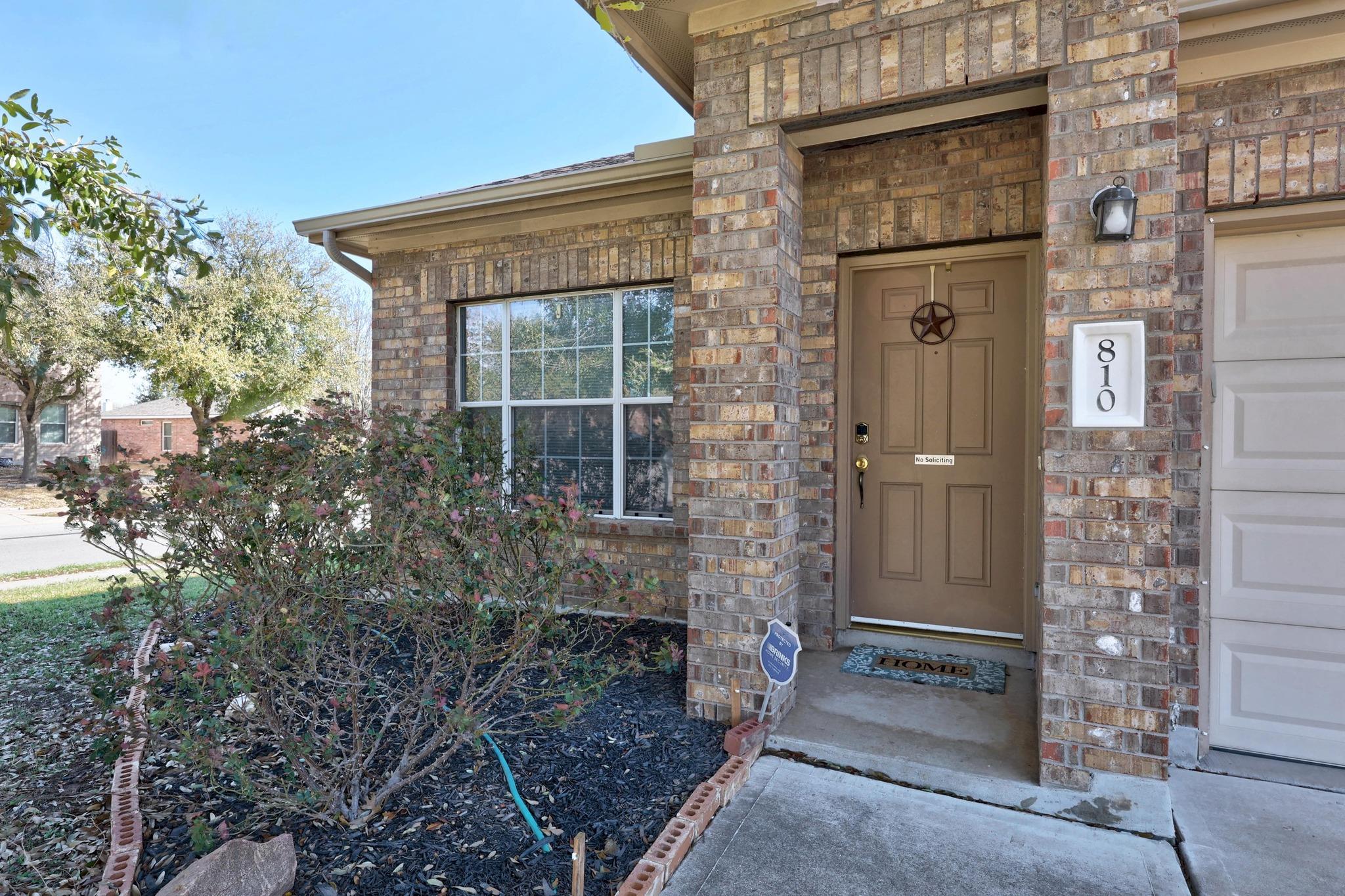 810 Estancia Way Property Photo 2