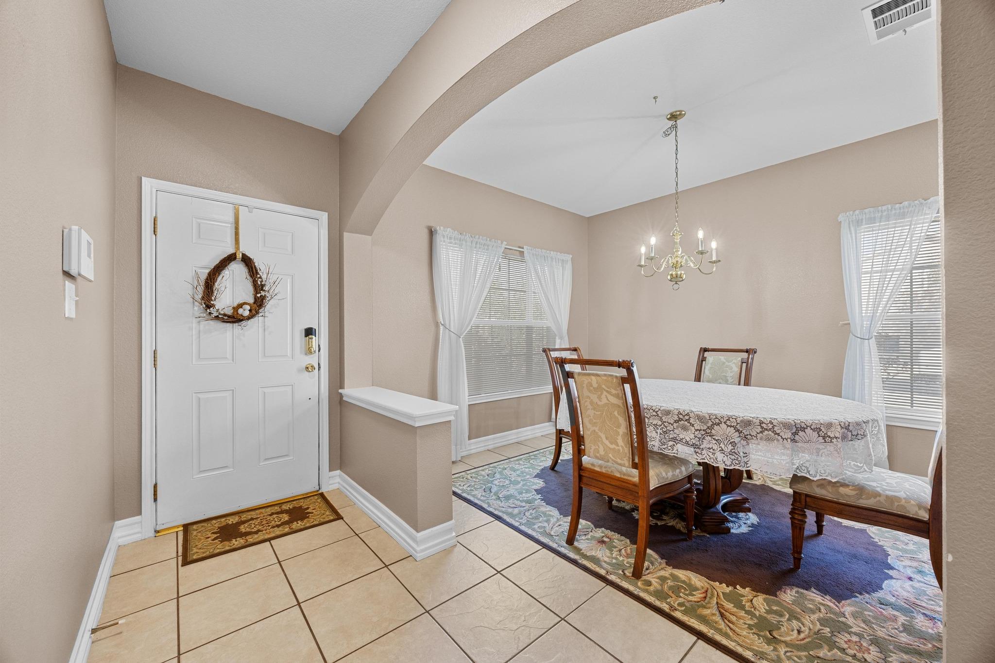 810 Estancia Way Property Photo 3