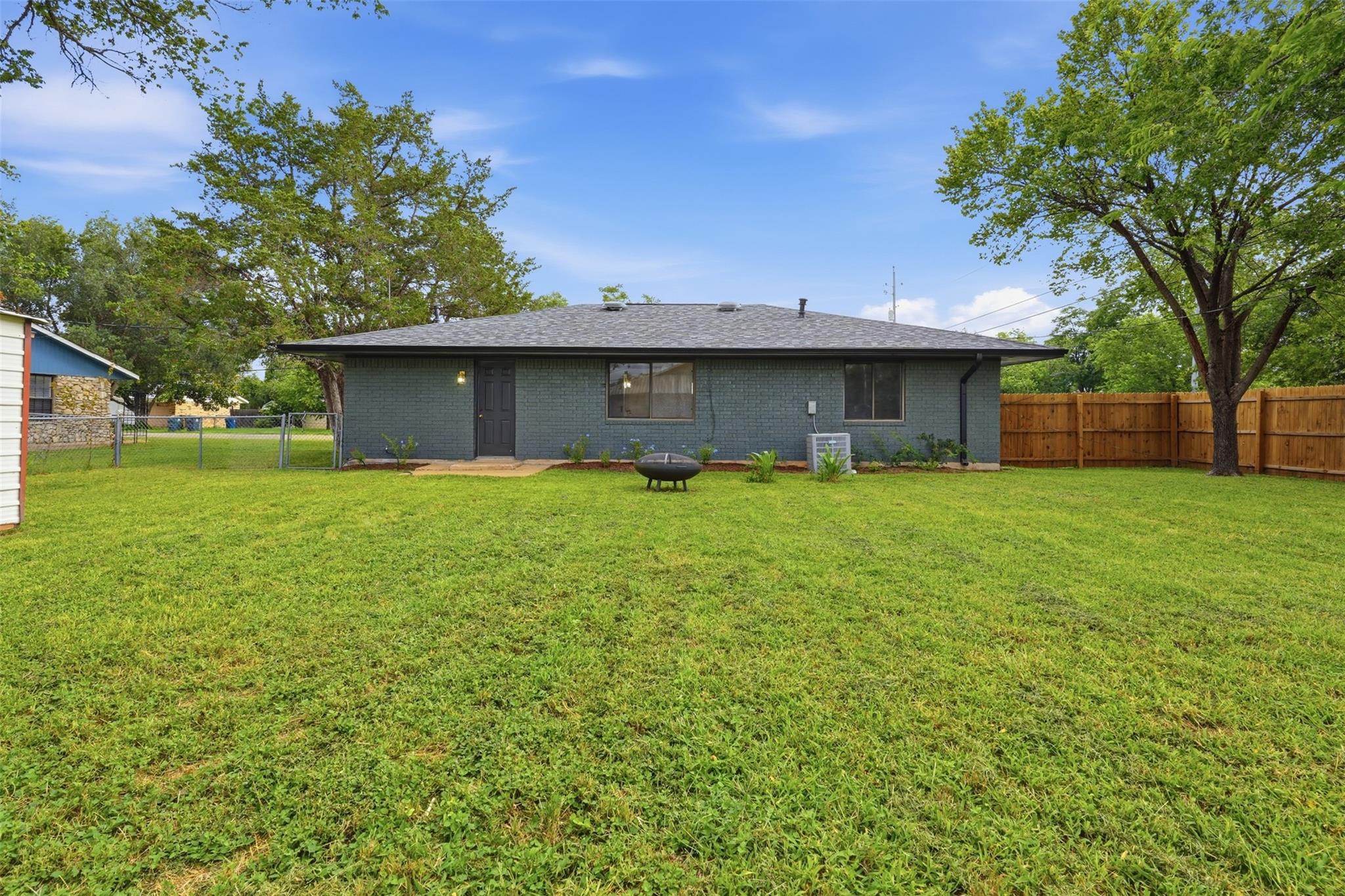 609 Magnolia St Property Photo 26