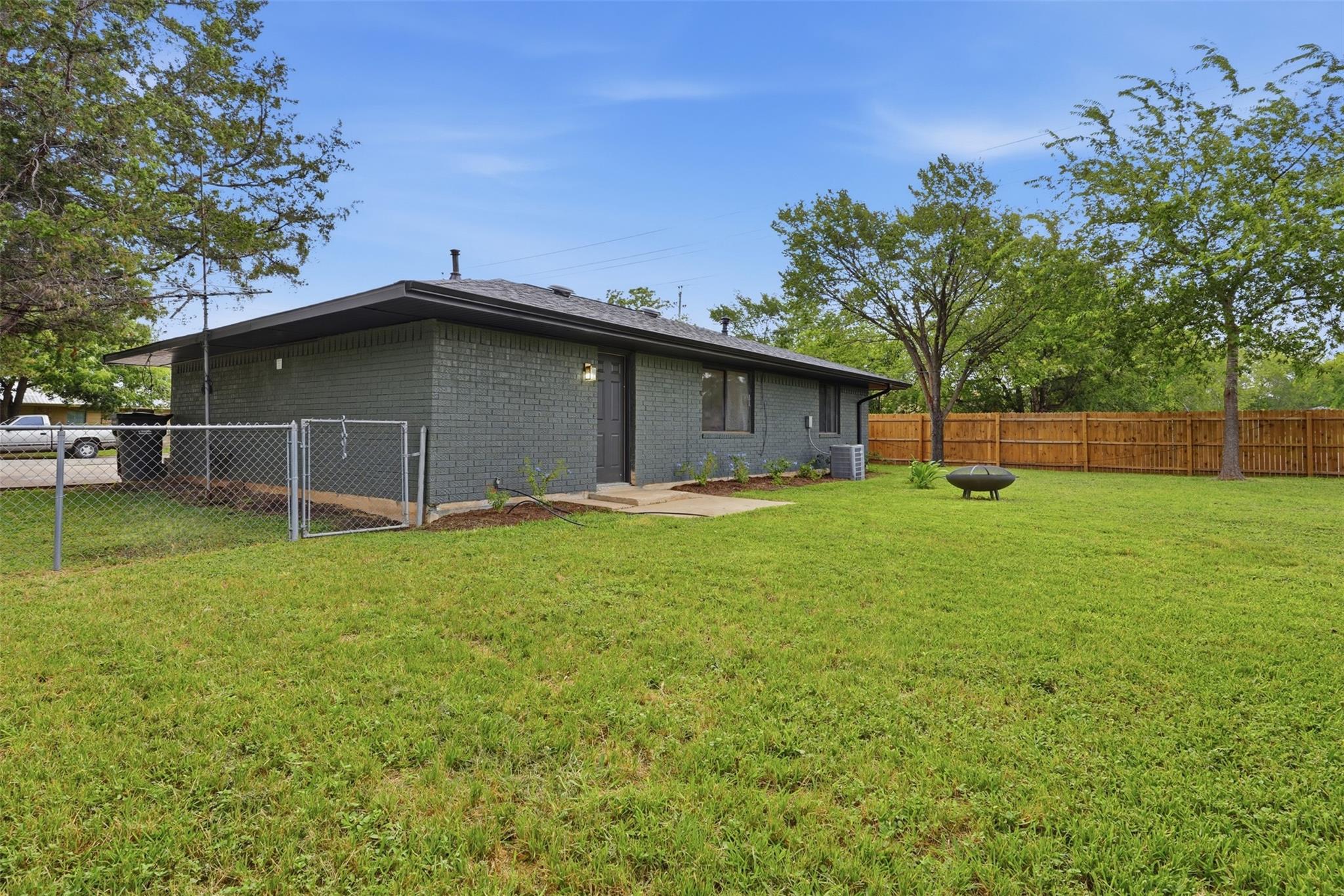 609 Magnolia St Property Photo 27