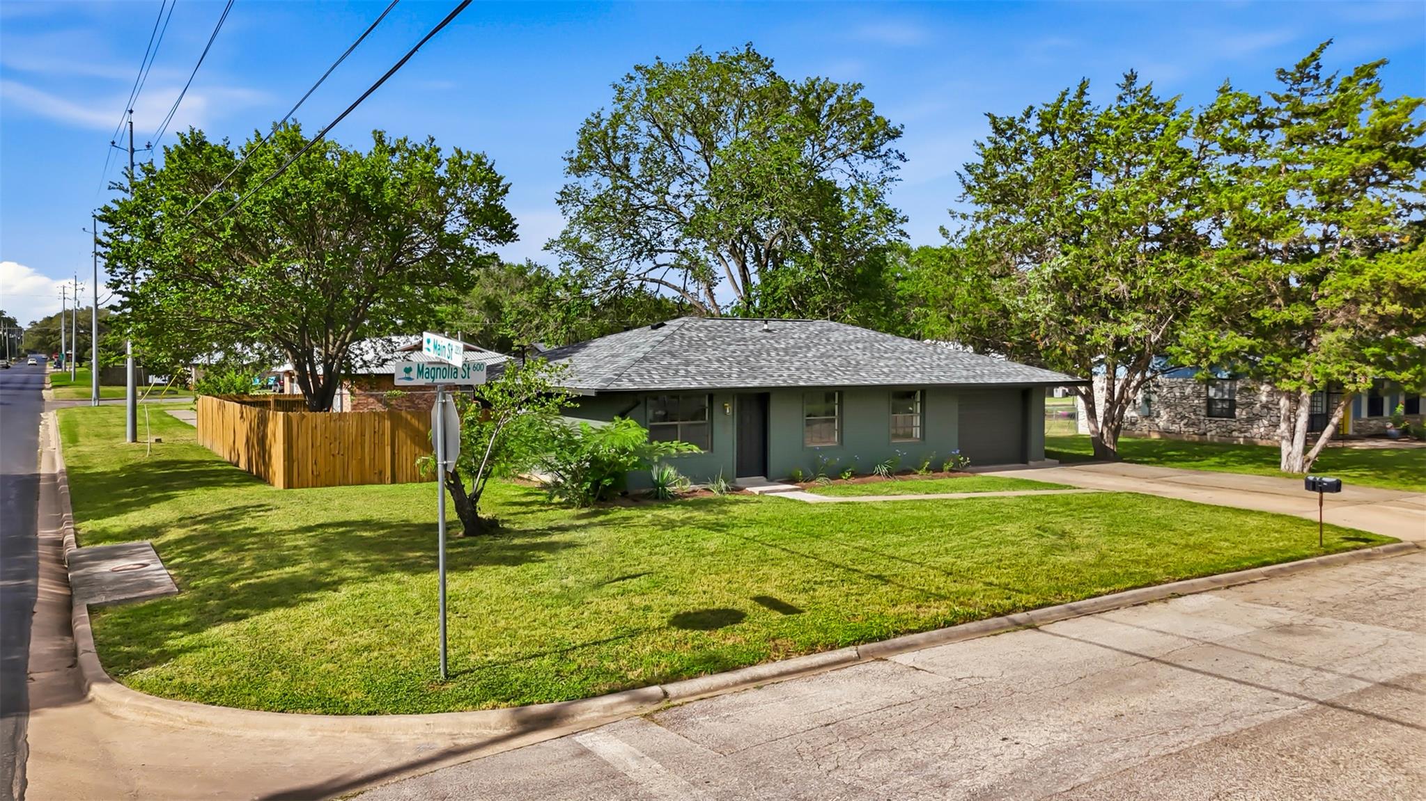609 Magnolia St Property Photo 37