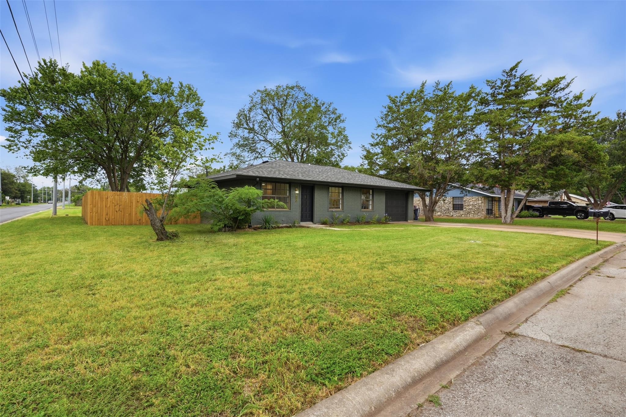 609 Magnolia St Property Photo 38