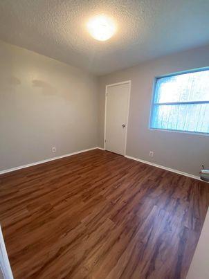 9806 Roxanna Dr #a Property Photo 5